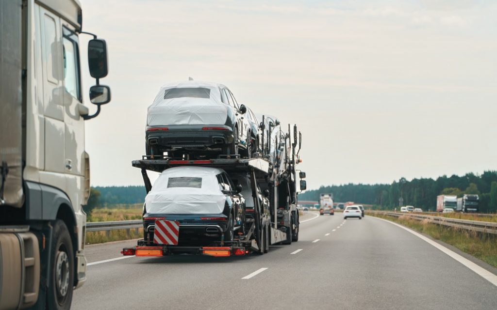 Como contratar uma transportadora de veículos confiável?