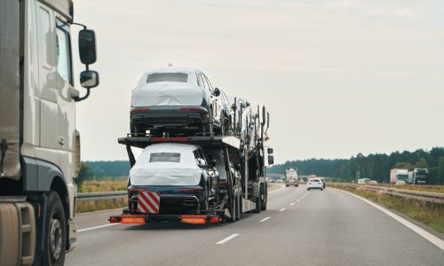 Como contratar uma transportadora de veículos confiável?