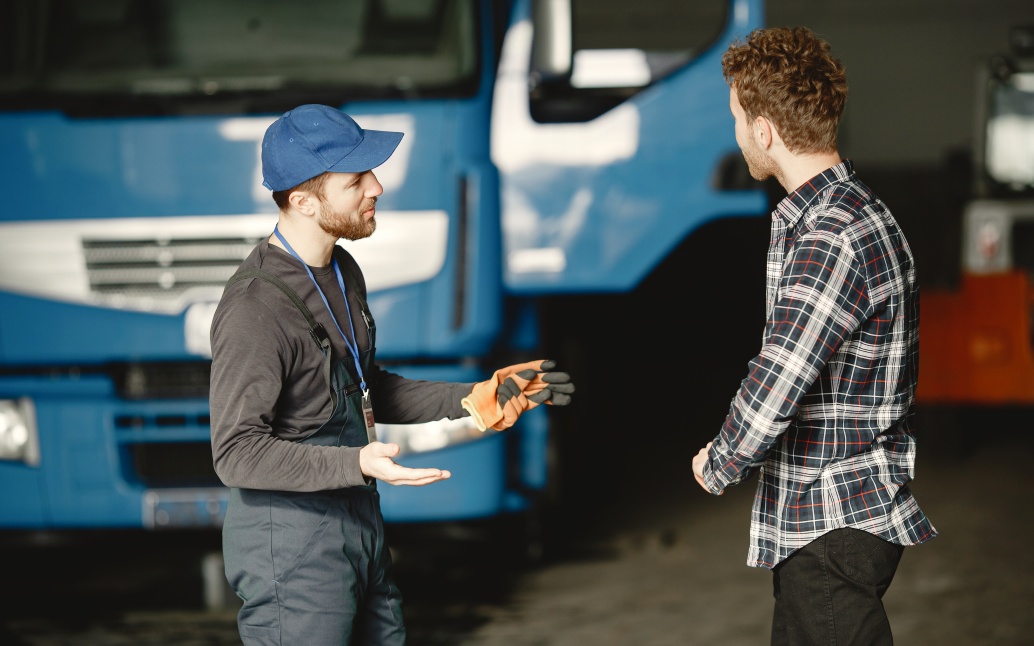 Dirigir ou contratar transportadora? Compare os custos e veja o que vale mais a pena